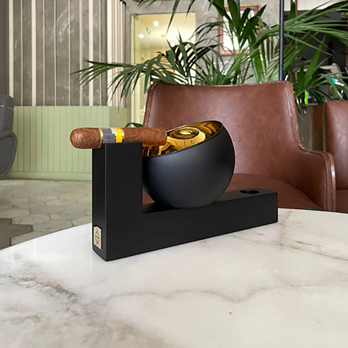Limited 965 - Black Exclusive Ashtray